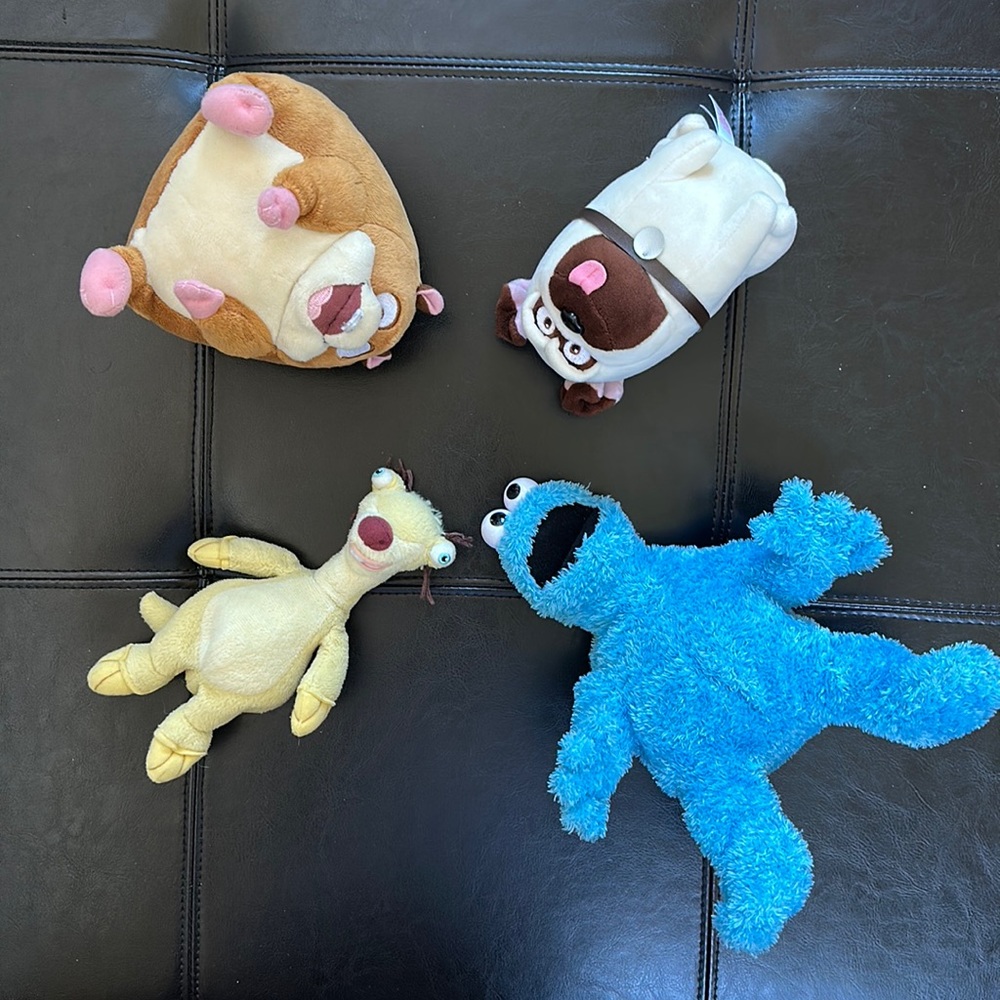 4 iconic movie/TV plush toys